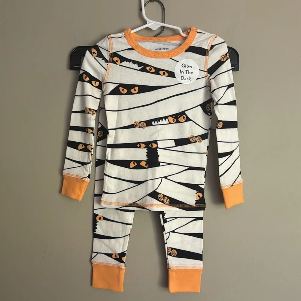 NWT- NORDSTROM Kids' Glow In Ivory Egret Mummy Glow, size 2T